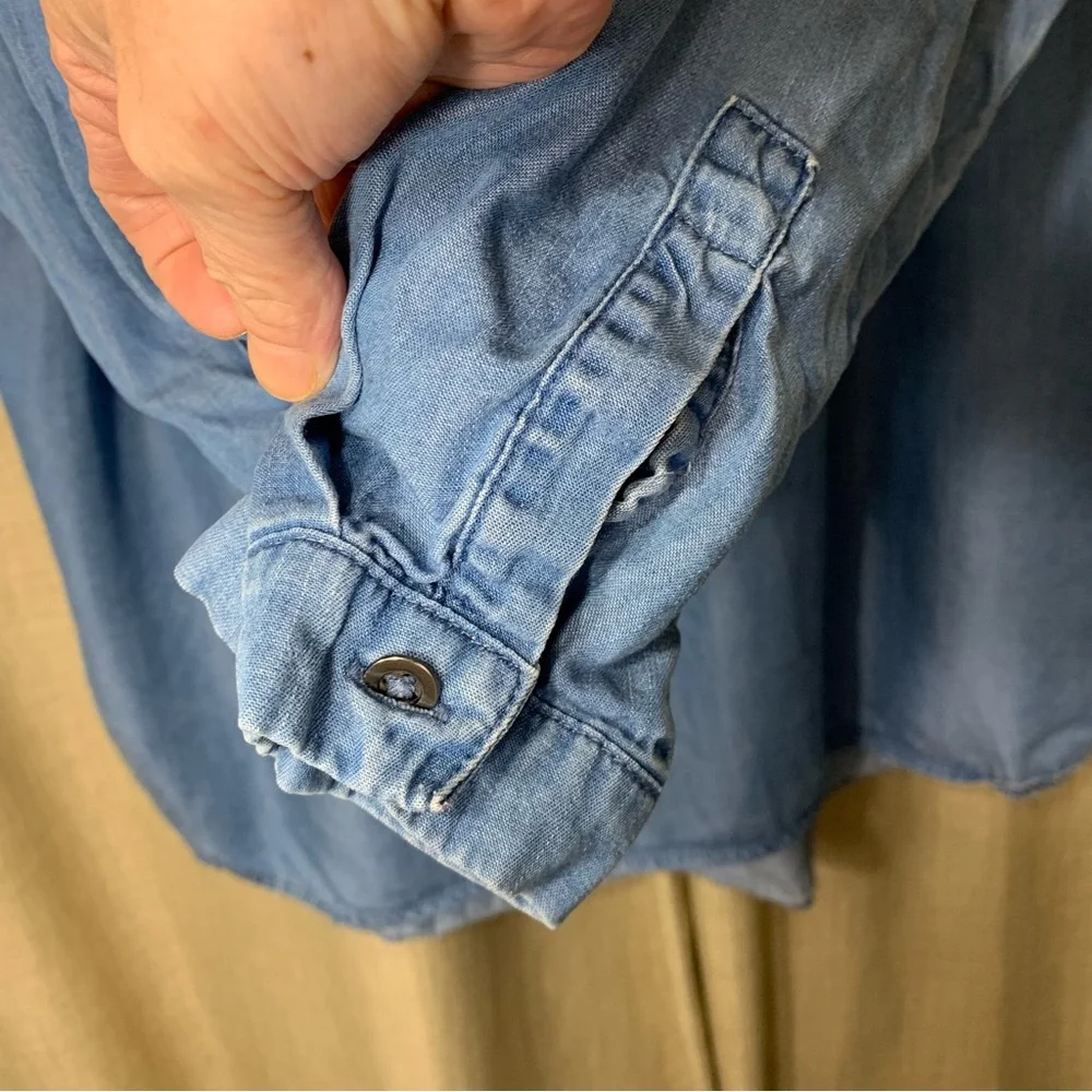 Lolé Blue Chambray Denim Shirt Sz L Relaxed Fit Flwy Lyocell Long sleeve Blouse - Picture 6 of 14